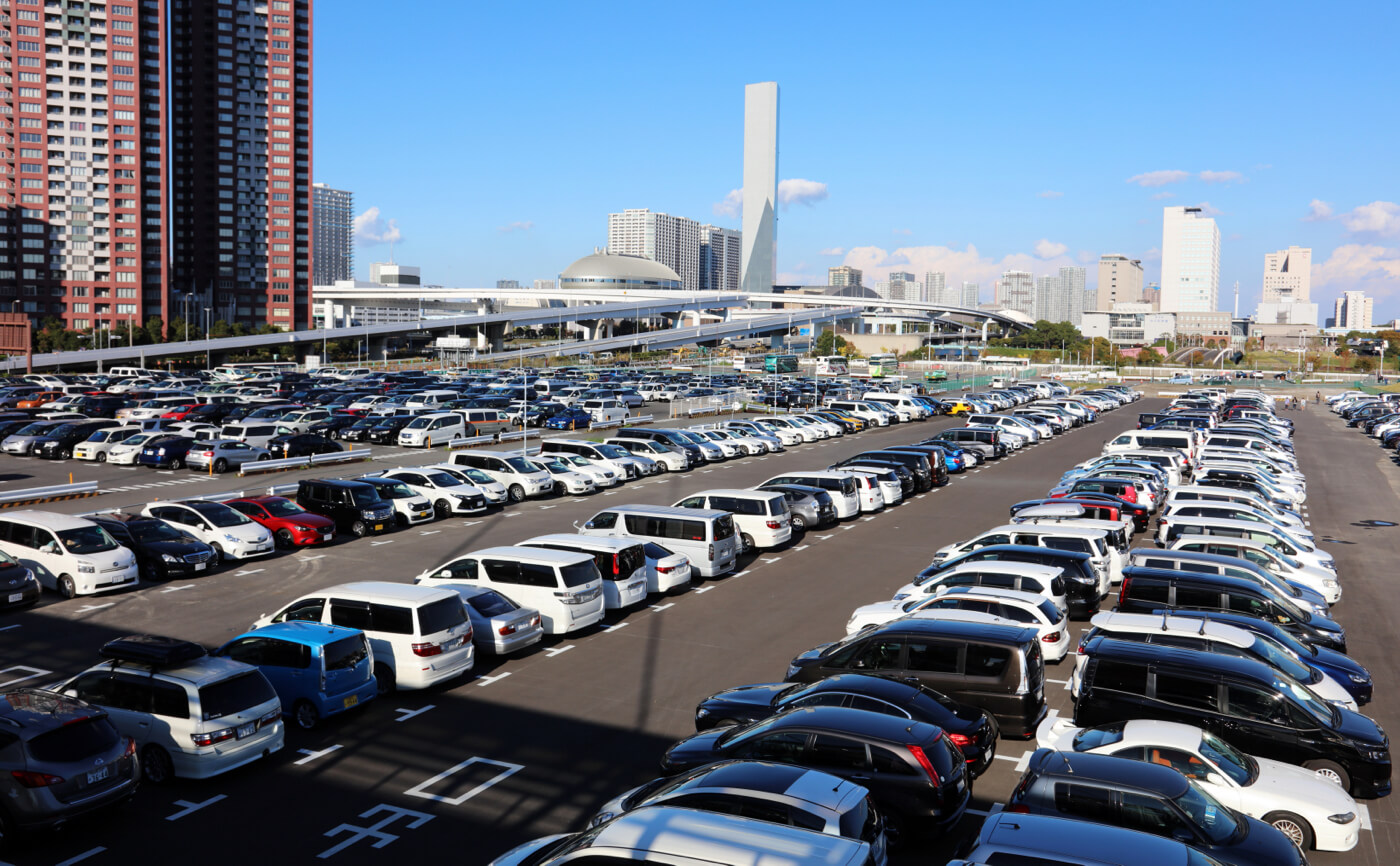 混雑している駐車場